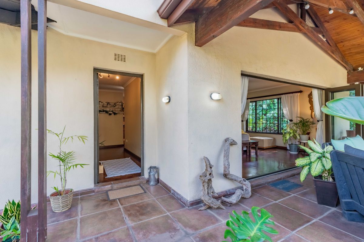 A Charming Modern Home with a Heart-Warming Outdoor Lifestyle –  Dawncliffe - Photo 3