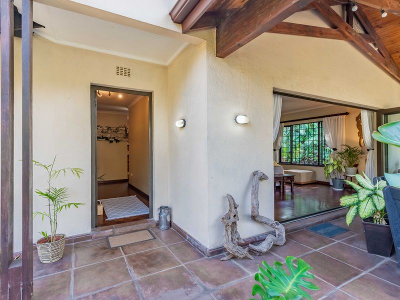 A Charming Modern Home with a Heart-Warming Outdoor Lifestyle –  Dawncliffe - Photo 3