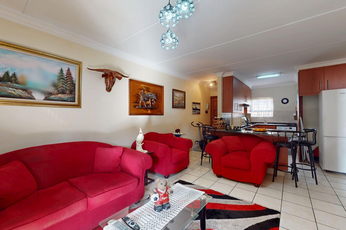 Modern Ground Floor Lock-Up-and-Go Living in Ravenswood - Photo 2