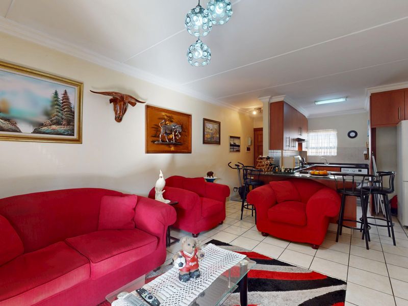 Modern Ground Floor Lock-Up-and-Go Living in Ravenswood - Photo 2