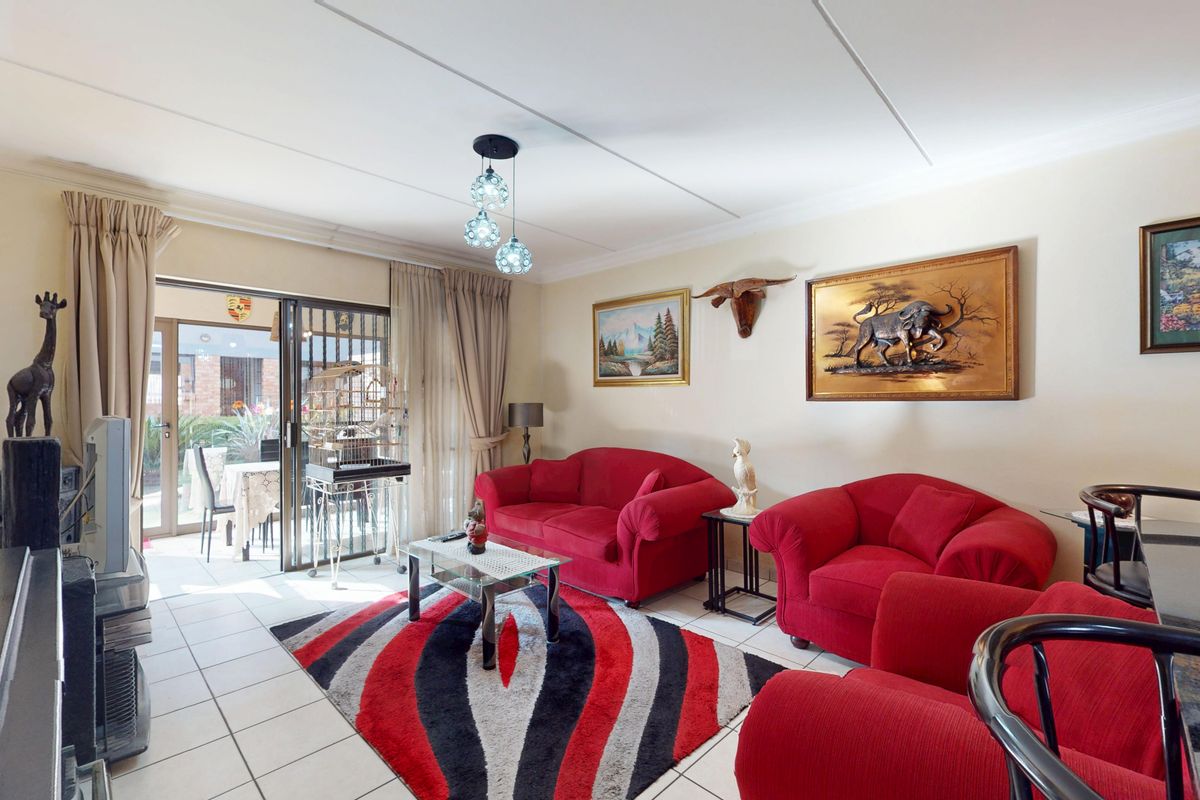 Modern Ground Floor Lock-Up-and-Go Living in Ravenswood - Photo 4