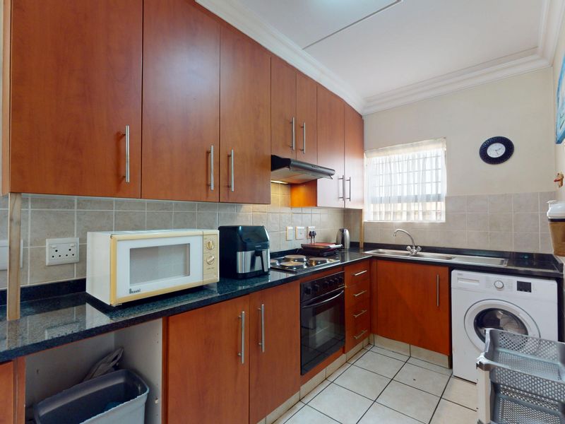 Modern Ground Floor Lock-Up-and-Go Living in Ravenswood - Photo 10