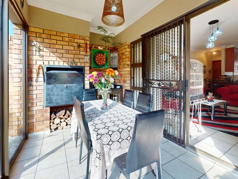Modern Ground Floor Lock-Up-and-Go Living in Ravenswood - Photo 7