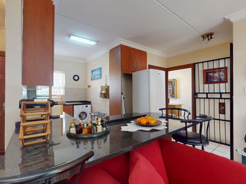 Modern Ground Floor Lock-Up-and-Go Living in Ravenswood - Photo 8