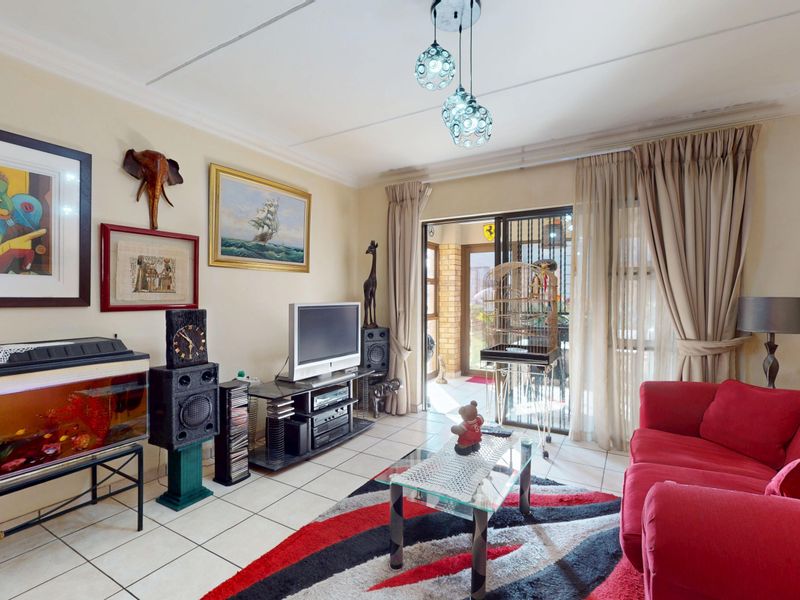 Modern Ground Floor Lock-Up-and-Go Living in Ravenswood - Photo 3