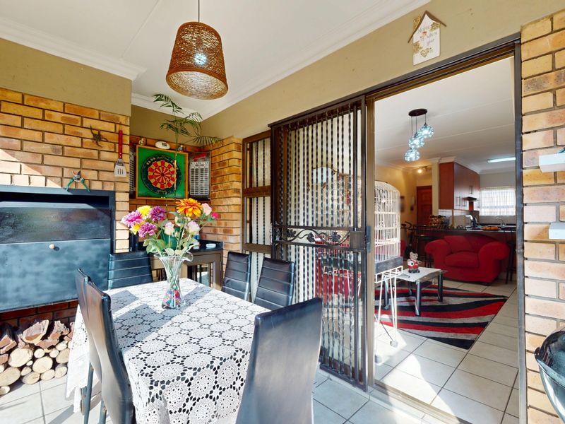 Modern Ground Floor Lock-Up-and-Go Living in Ravenswood - Photo 6