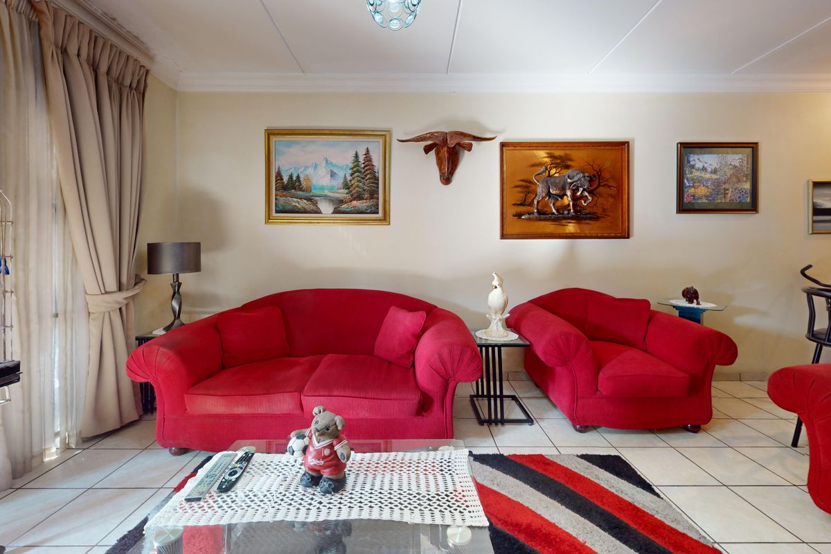 Modern Ground Floor Lock-Up-and-Go Living in Ravenswood - Photo 5