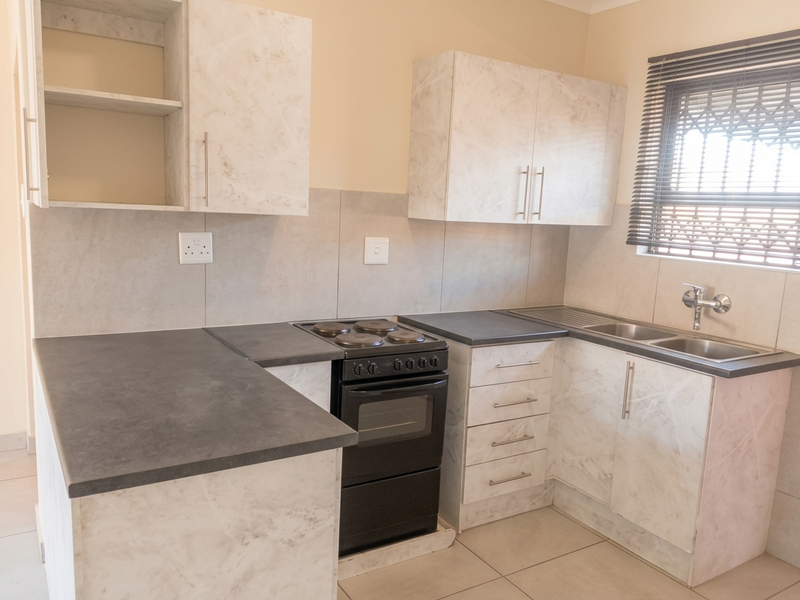 Modern 3-Bedroom Townhouse to Rent in Waterval East – Available Immediately - Photo 3