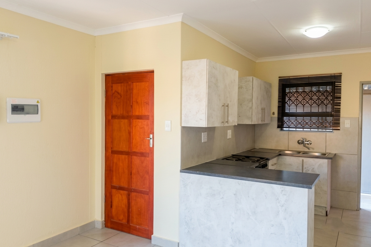 Modern 3-Bedroom Townhouse to Rent in Waterval East – Available Immediately - Photo 4