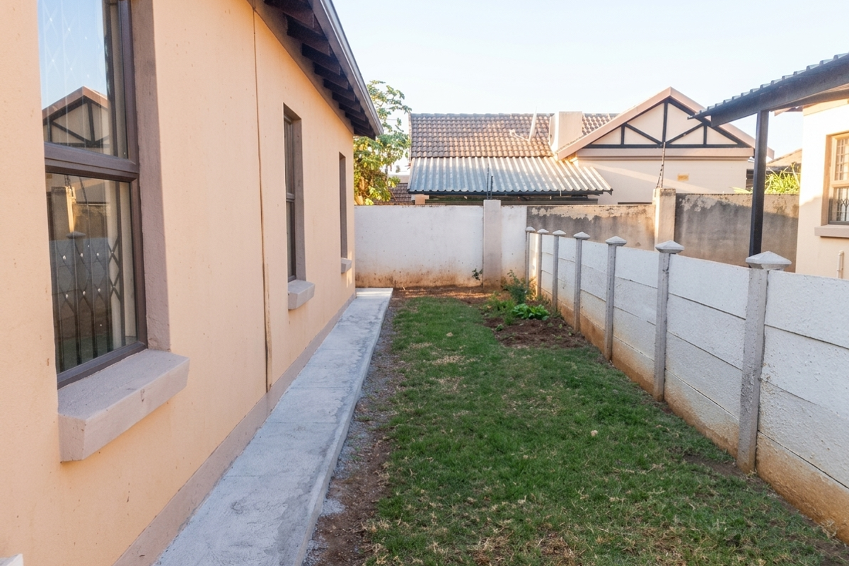 Modern 3-Bedroom Townhouse to Rent in Waterval East – Available Immediately - Photo 2