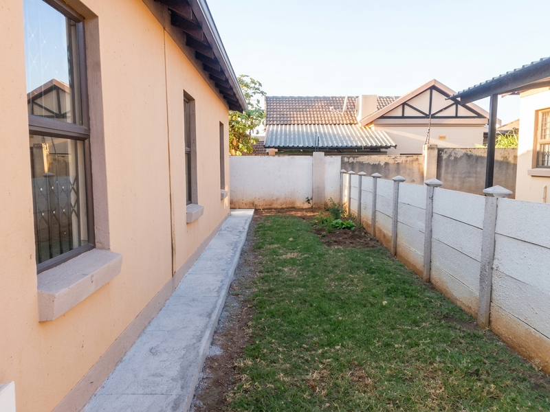 Modern 3-Bedroom Townhouse to Rent in Waterval East – Available Immediately - Photo 2