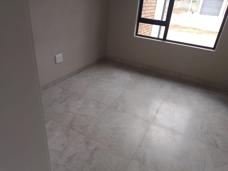 Beautiful 3 Bedroom Stand-Alone Home for Sale in HEATHERVIEW - Photo 4