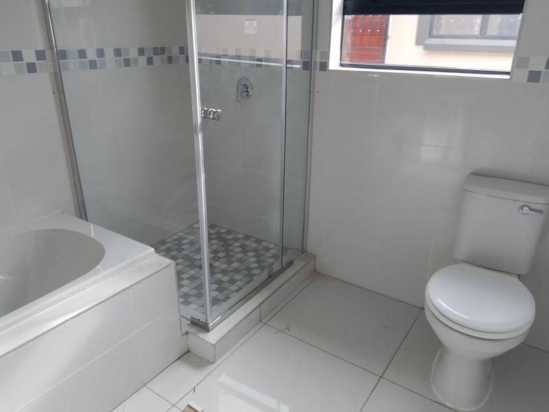 Beautiful 3 Bedroom Stand-Alone Home for Sale in HEATHERVIEW - Photo 8