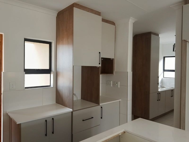 Beautiful 3 Bedroom Stand-Alone Home for Sale in HEATHERVIEW - Photo 2