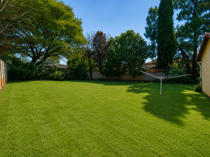 Unlock the Potential of This Spacious Family Home in Heuweloord! - Photo 4
