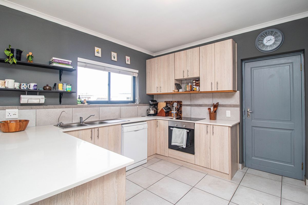 Coastal Living in the Heart of Fish Hoek - Photo 4
