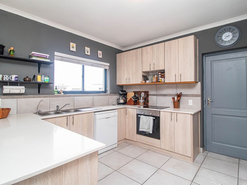Coastal Living in the Heart of Fish Hoek - Photo 4