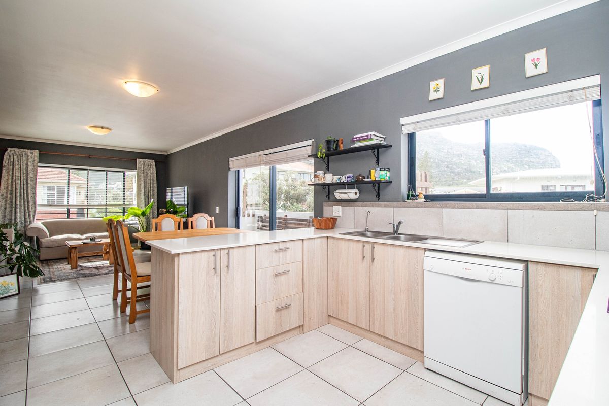 Coastal Living in the Heart of Fish Hoek - Photo 3