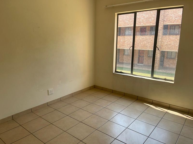 1 Bed 1 Bath Apartment - Photo 4