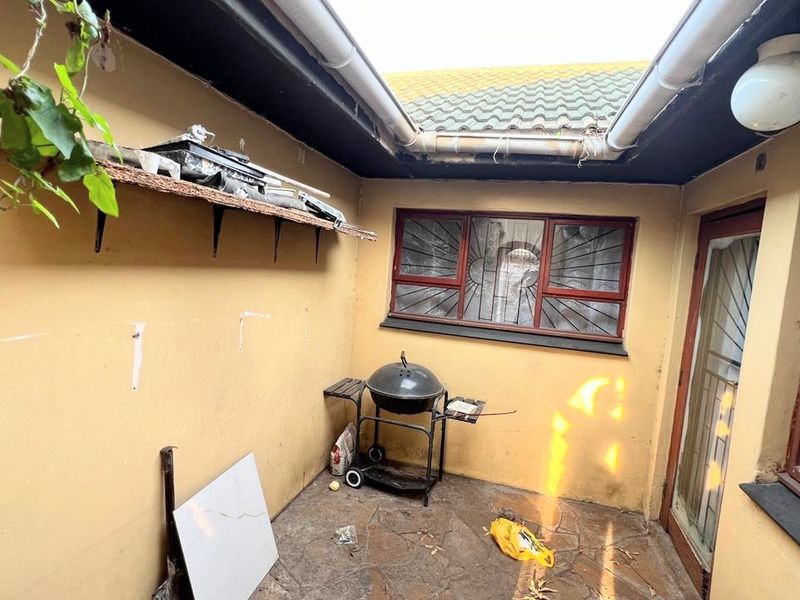 Stunning 3-Bedroom Family Home with Two Income-Generating Granny Flats – Braelyn - Photo 4