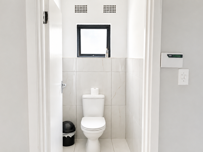 Stunning 3-Bedroom Family Home with Two Income-Generating Granny Flats – Braelyn - Photo 10