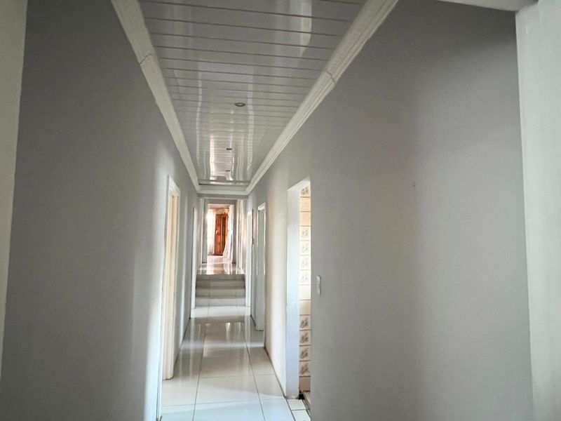 Stunning 3-Bedroom Family Home with Two Income-Generating Granny Flats – Braelyn - Photo 9