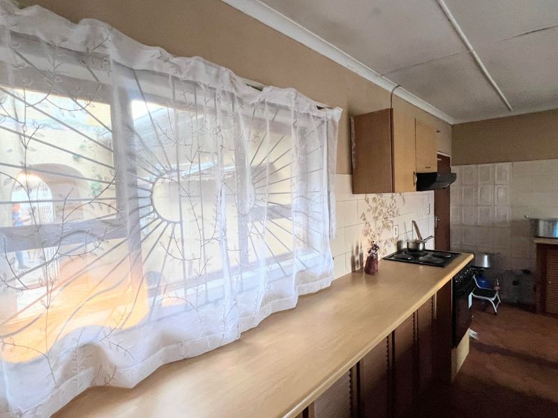 Stunning 3-Bedroom Family Home with Two Income-Generating Granny Flats – Braelyn - Photo 8