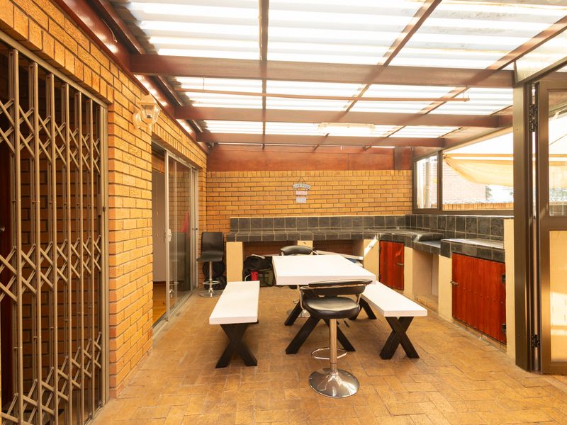 Spacious Family Home Offering Exceptional Value! - Photo 2