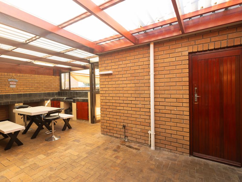 Spacious Family Home Offering Exceptional Value! - Photo 5