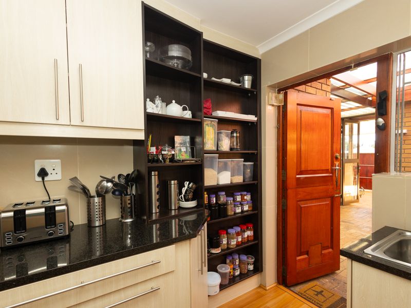 Spacious Family Home Offering Exceptional Value! - Photo 7