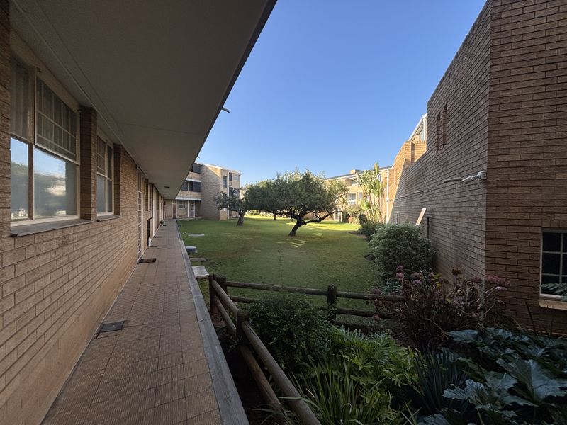 Secure Ground Floor Garden Unit in Sought After Morehill Gardens - Photo 1