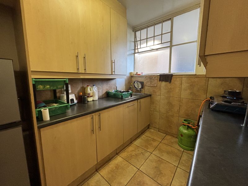 Secure Ground Floor Garden Unit in Sought After Morehill Gardens - Photo 10