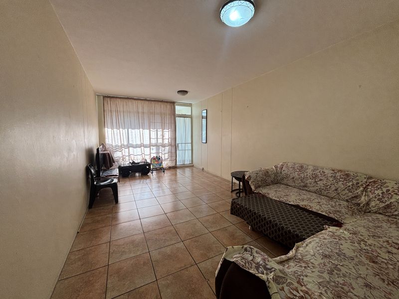 Secure Ground Floor Garden Unit in Sought After Morehill Gardens - Photo 8