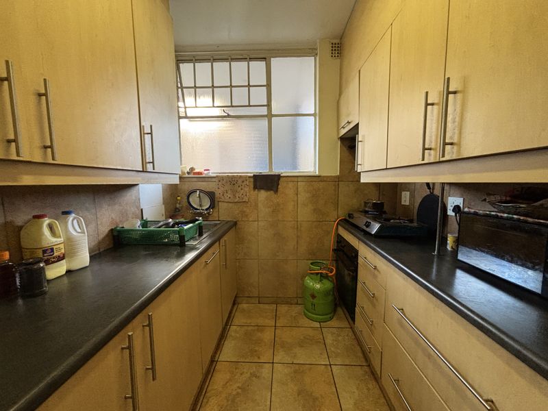 Secure Ground Floor Garden Unit in Sought After Morehill Gardens - Photo 9
