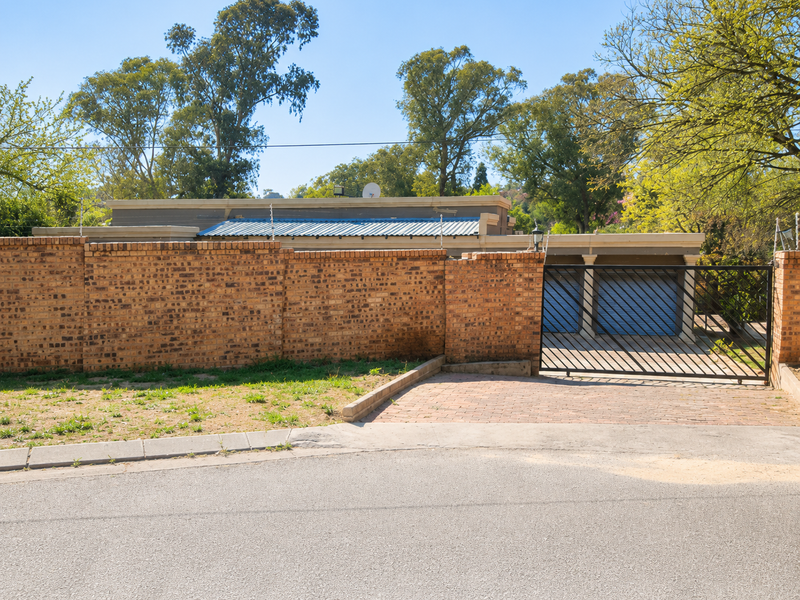 Freestanding For Sale In Sandton - Photo 1