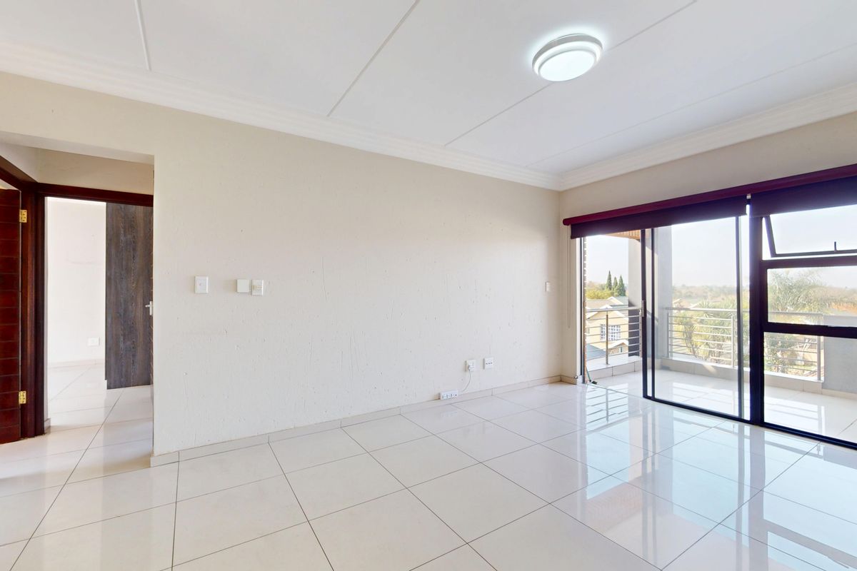 Immaculate 2nd Floor Apartment with 2 Bedrooms & 2 Bathrooms in Secure Eveleigh Heights - Photo 3