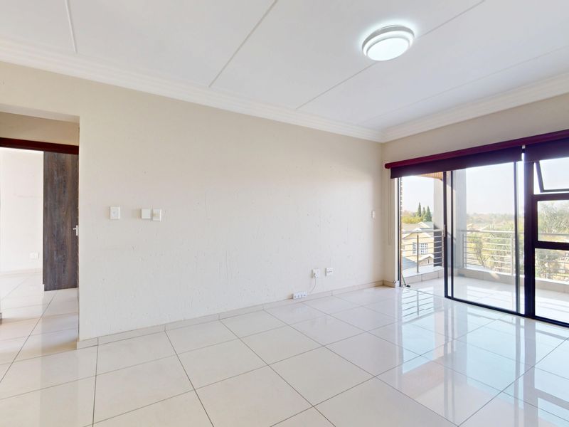 Immaculate 2nd Floor Apartment with 2 Bedrooms & 2 Bathrooms in Secure Eveleigh Heights - Photo 3