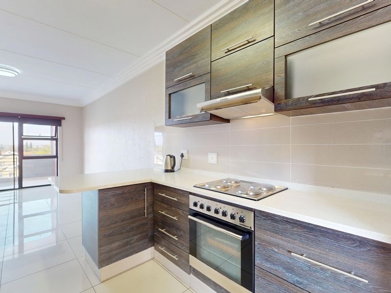 Immaculate 2nd Floor Apartment with 2 Bedrooms & 2 Bathrooms in Secure Eveleigh Heights - Photo 10