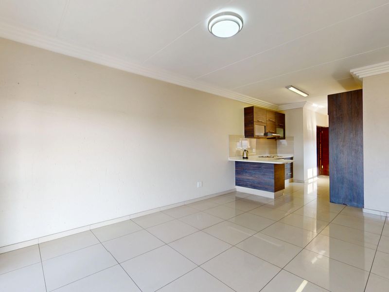 Immaculate 2nd Floor Apartment with 2 Bedrooms & 2 Bathrooms in Secure Eveleigh Heights - Photo 6
