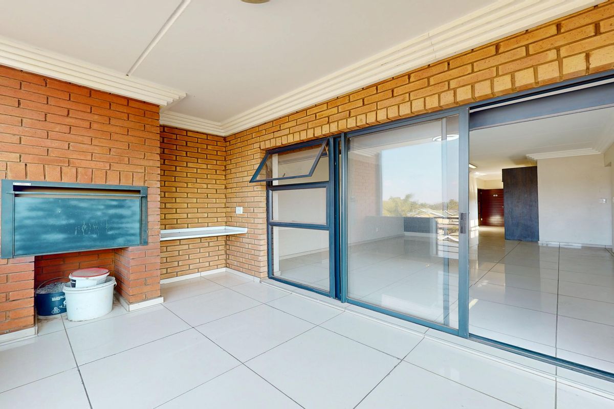 Immaculate 2nd Floor Apartment with 2 Bedrooms & 2 Bathrooms in Secure Eveleigh Heights - Photo 4