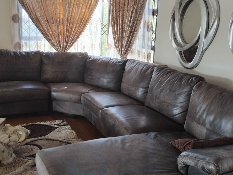 FAMILY HOME SITUATED IN AN UPMARKET AREA OF REYNO RIDGE - Photo 8