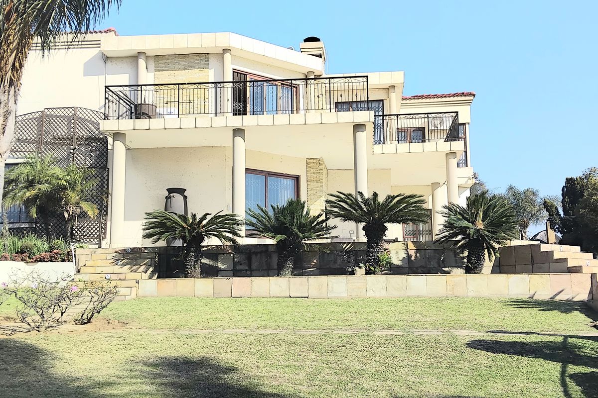 FAMILY HOME SITUATED IN AN UPMARKET AREA OF REYNO RIDGE - Photo 4