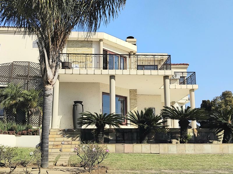 FAMILY HOME SITUATED IN AN UPMARKET AREA OF REYNO RIDGE - Photo 2