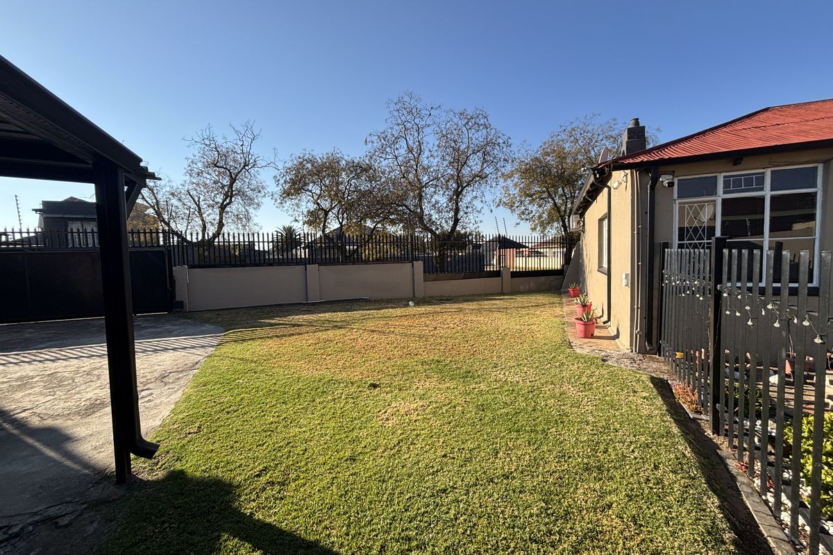 Move In Ready Family Home with Spacious Flatlet, Pool and Excellent Security - Photo 2