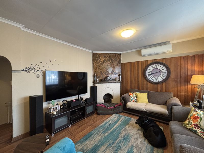 Move In Ready Family Home with Spacious Flatlet, Pool and Excellent Security - Photo 10