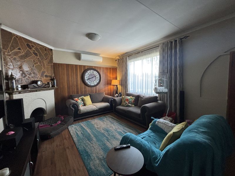 Move In Ready Family Home with Spacious Flatlet, Pool and Excellent Security - Photo 9
