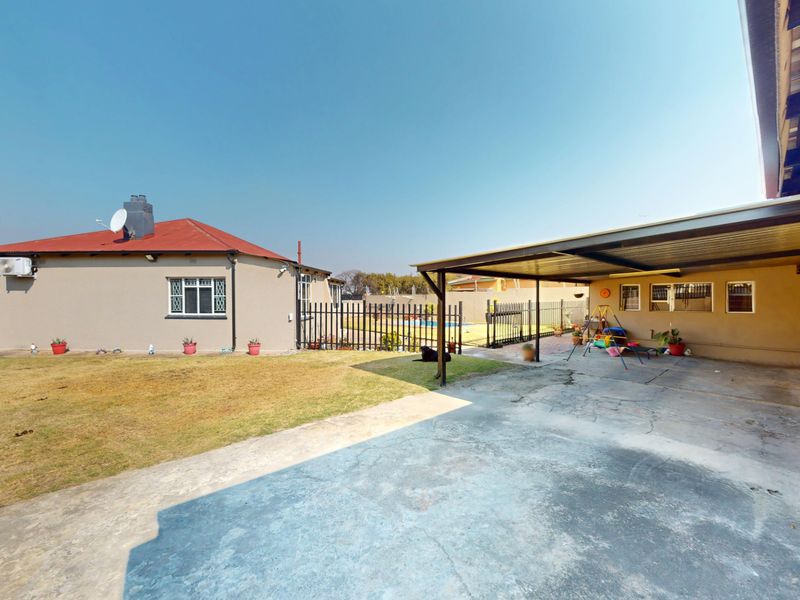 Move In Ready Family Home with Spacious Flatlet, Pool and Excellent Security - Photo 2