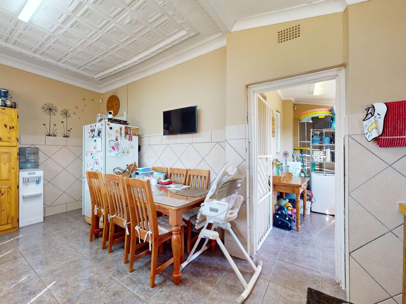 Move In Ready Family Home with Spacious Flatlet, Pool and Excellent Security - Photo 8