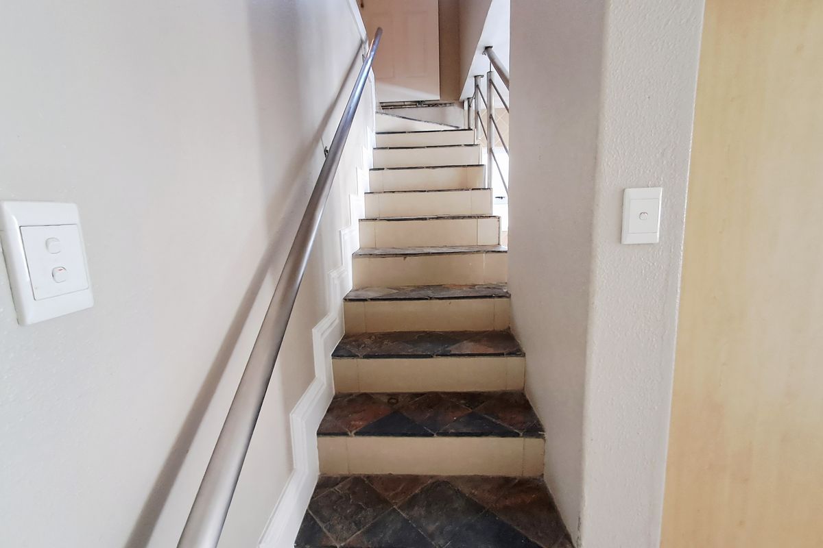 2 Bedroom-Duplex Apartment - Photo 5