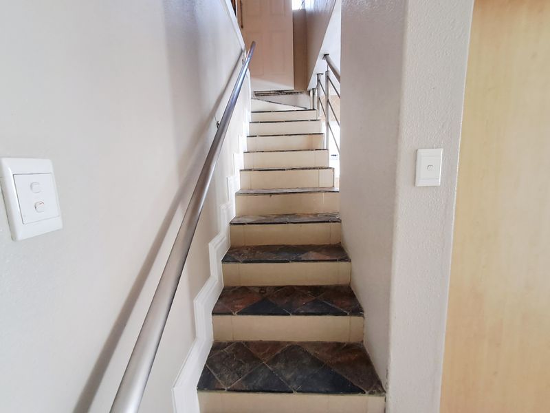2 Bedroom-Duplex Apartment - Photo 5